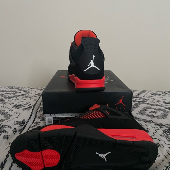 Jordan 4 retro red thunder - size 11 - Picture 5 of 7
